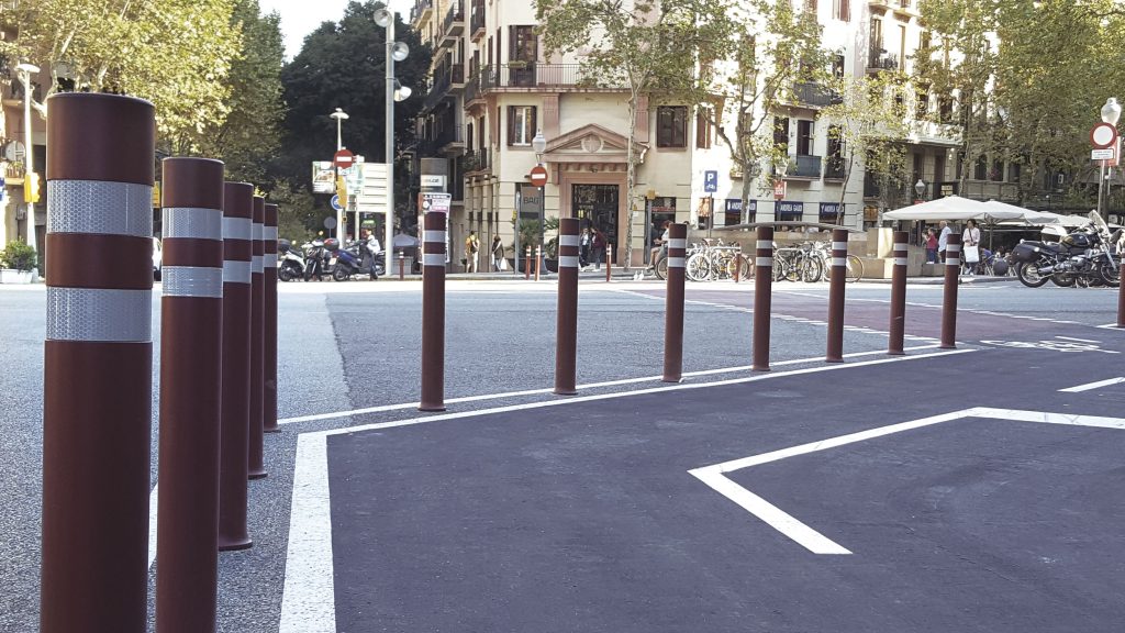 flexible bollards bicycle lane Barcelona