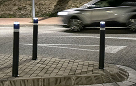 installazione di dissuasori solari a led a-blen eco tornillo