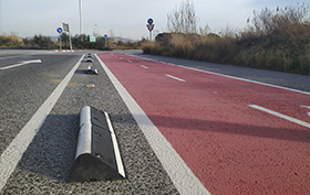 Asymmetric road separator installed