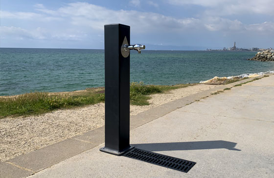 recycled plastic Drop drinking fountain